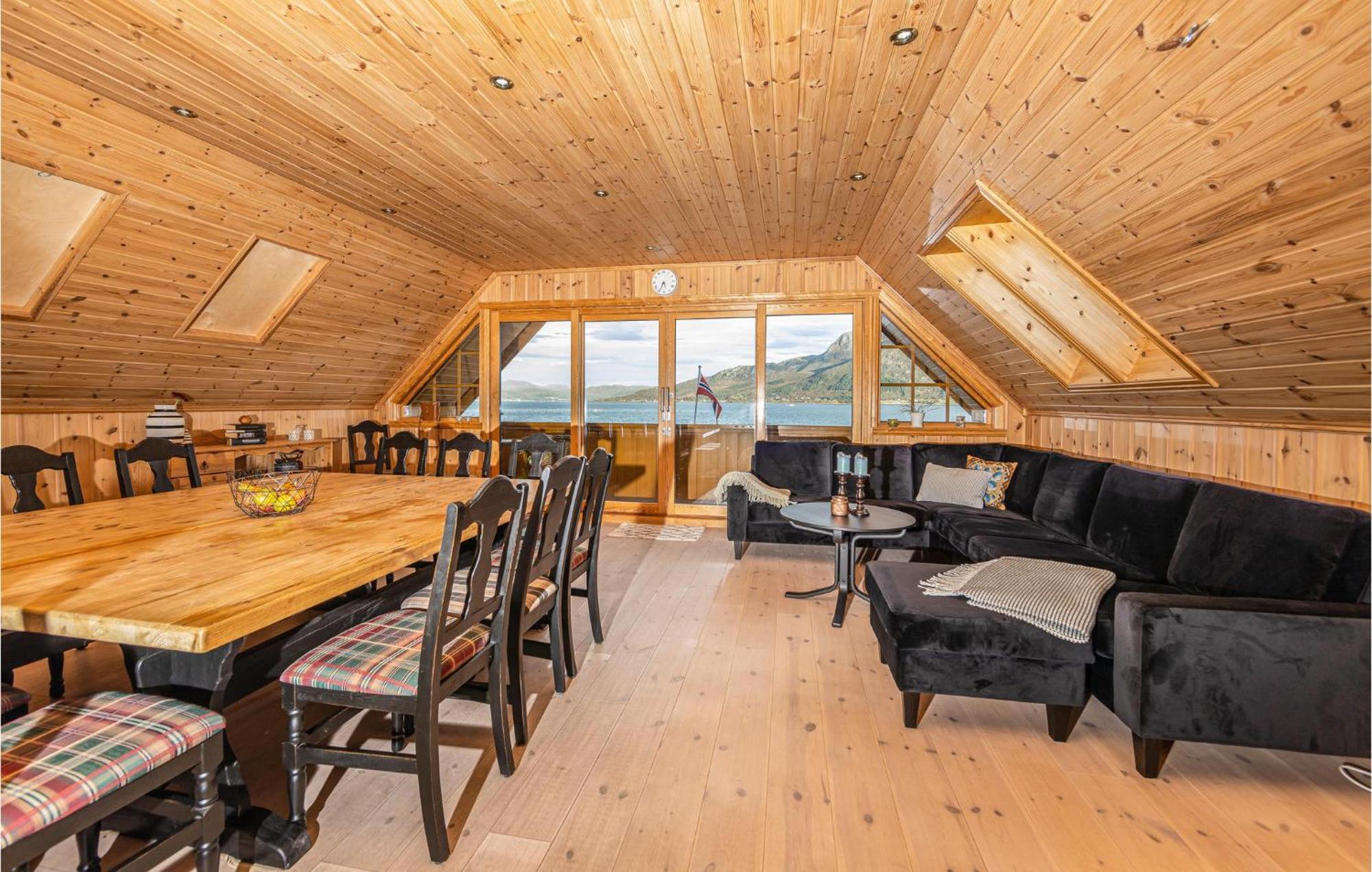 Awesome Home In Kvamsoy With Jacuzzi Sandvik  Экстерьер фото