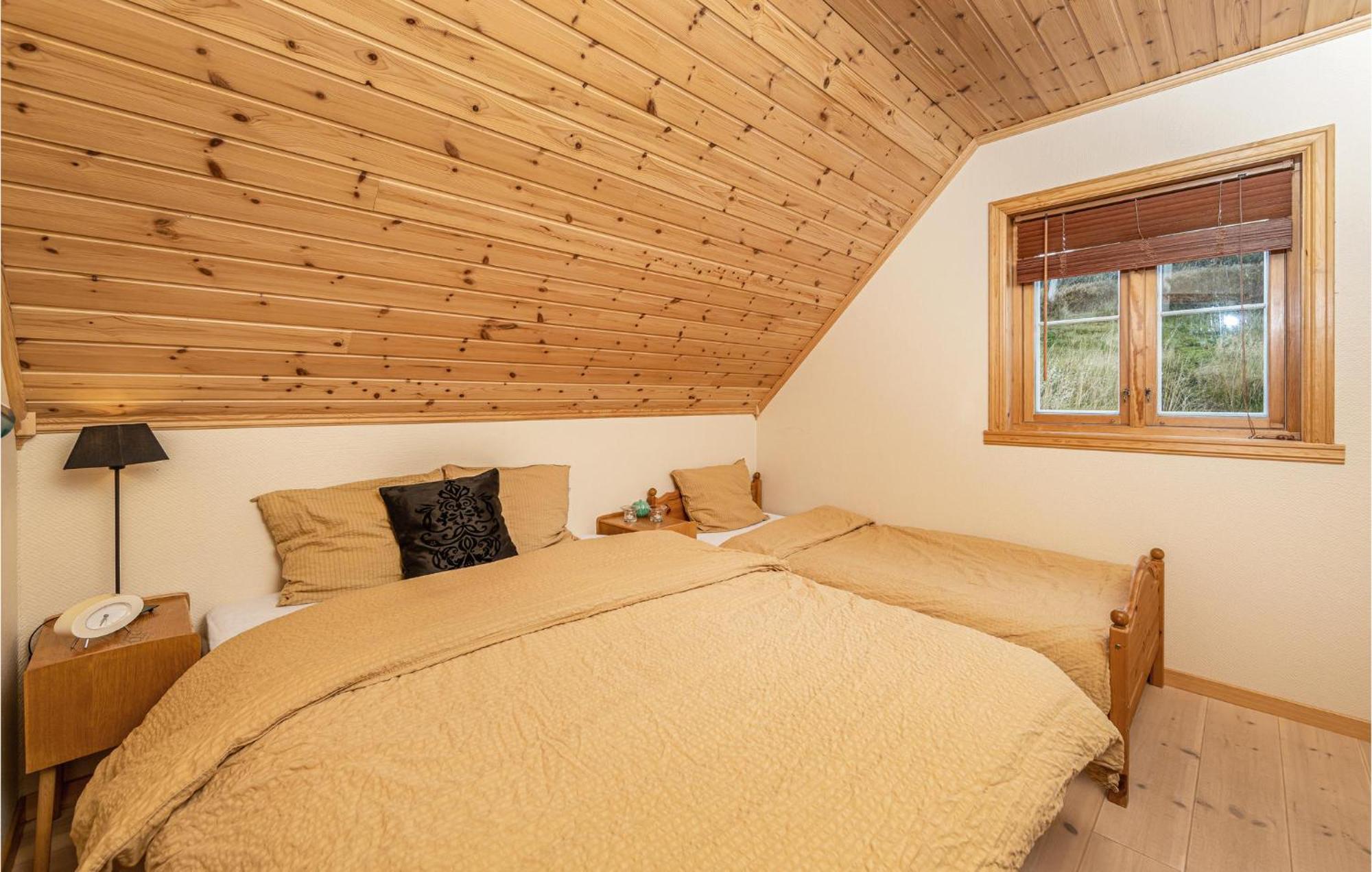 Awesome Home In Kvamsoy With Jacuzzi Sandvik  Экстерьер фото