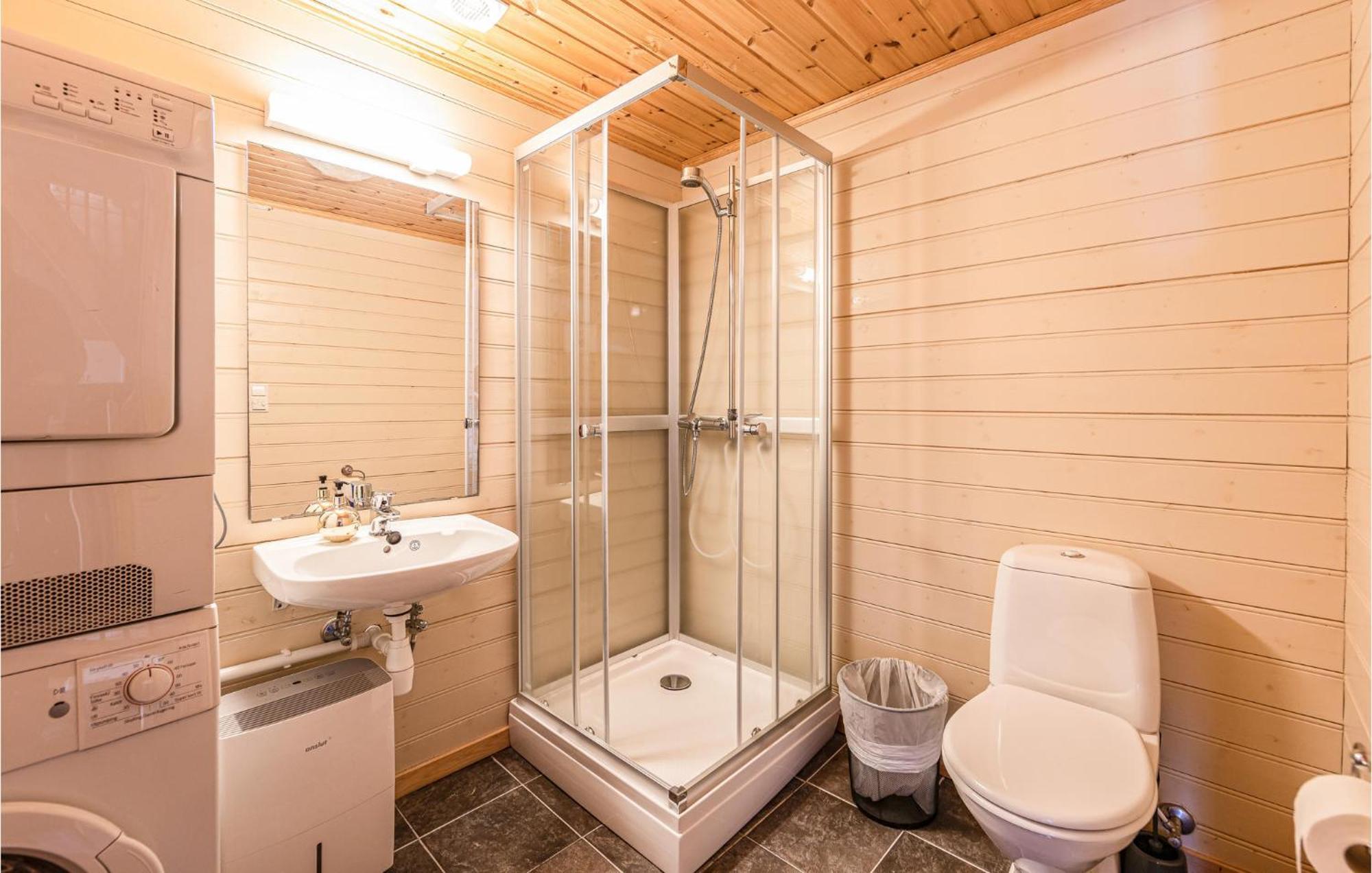 Awesome Home In Kvamsoy With Jacuzzi Sandvik  Экстерьер фото